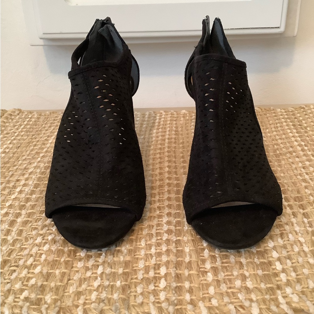 Elegant Black Women's Shoes